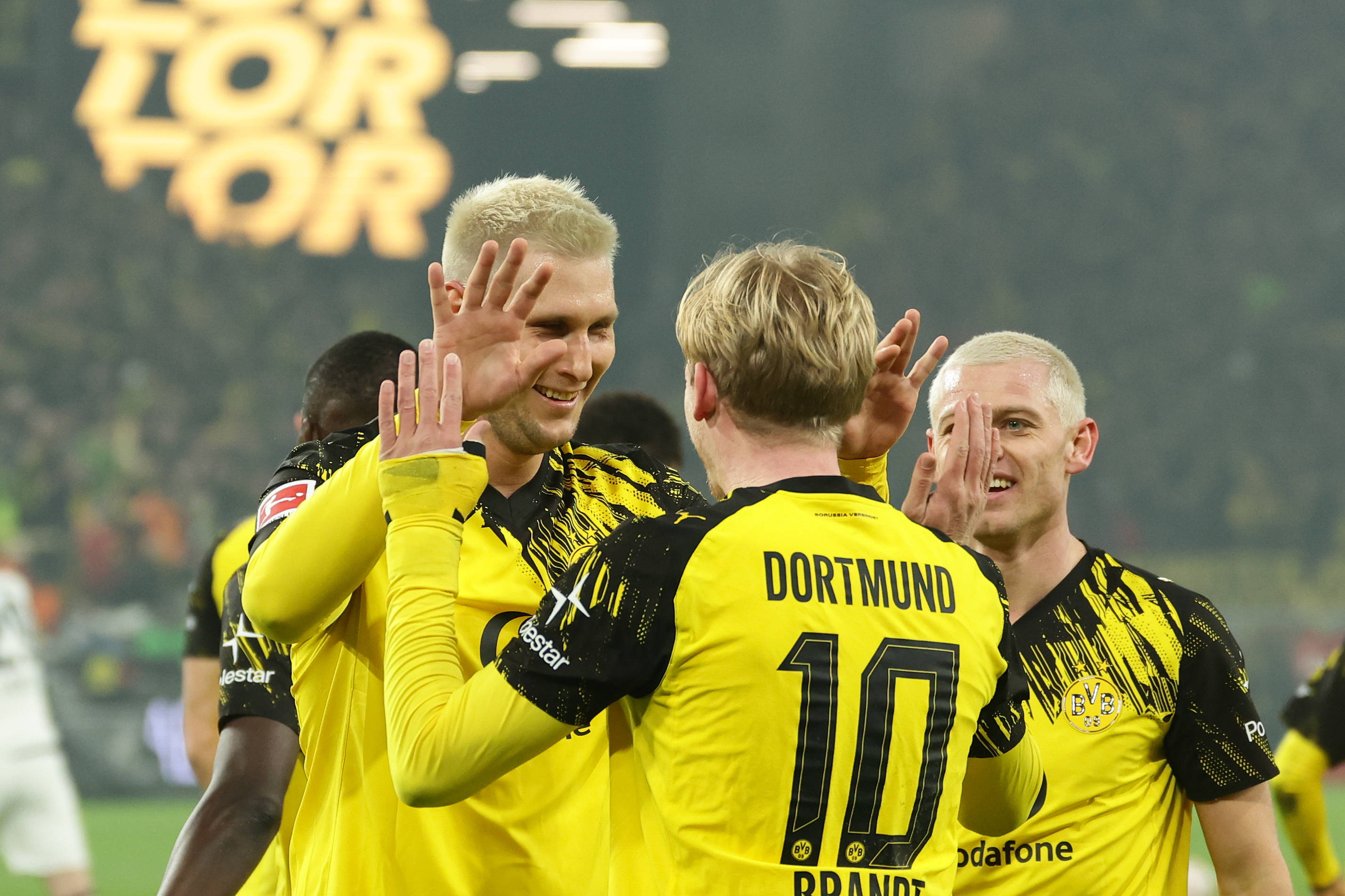 爱游戏-Faker在德国队比赛中出色防守国际比赛日门兴格拉德巴赫调整名单以备欧联，Rookie与90激战加拿大队分钟瞬间刷屏