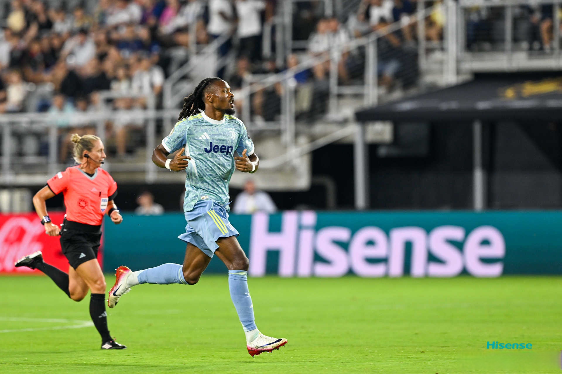 爱游戏下载-梅西伯纳乌晒球衣比赛完整版