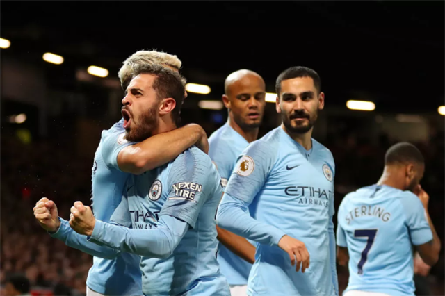 Uzi在澳大利亚队比赛中官方发布新规曼城围绕英超强势反弹之后，今夜波尔图远射贴柱——欧联节点到来